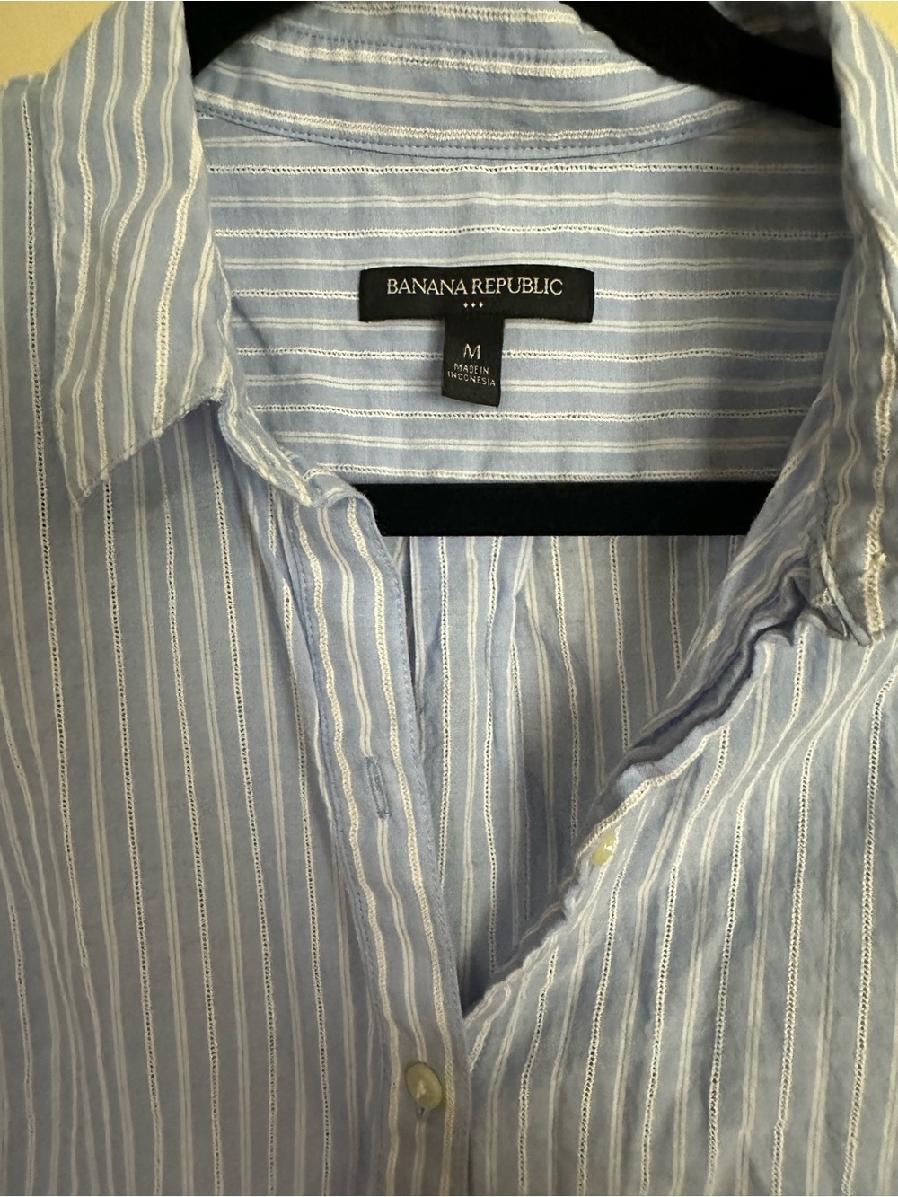 Banana Republic Light Blue and White Striped Sleeveless Button-Down Shirt - Picture 2 of 4